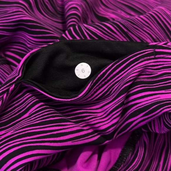 Lululemon | Wunder Under Crop III Full-On Luxtreme | Size 6 | EUC - Picture 5 of 5